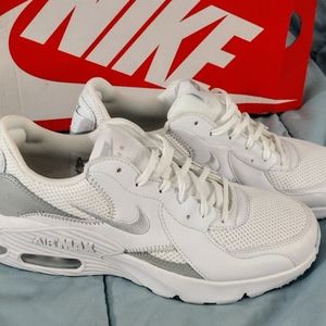 *NWT* NIKE Women's Air Max Excee Sneakers